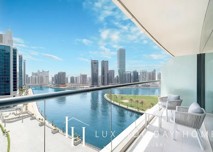 Lux The Bays Edge Canal View Suite